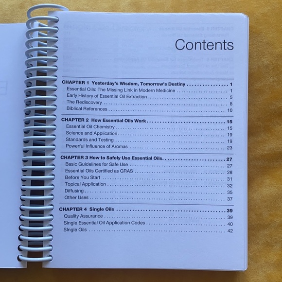 Essential Oils Pocket Reference by Life Science Publishing 5th Edition - Picture 4 of 10